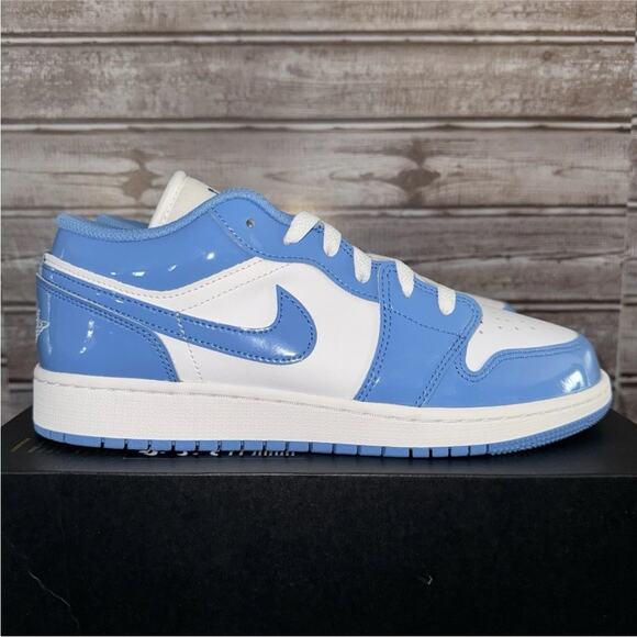 Nike Jordan 1 Low SE Legend Blue Patent GS Women Size 8.5 / 7Y FZ3929-114 - Picture 1 of 5